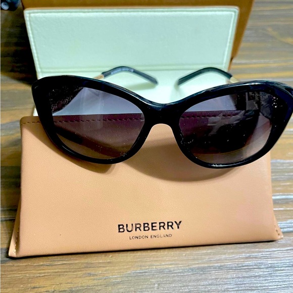 Brand New Burberry Sunglasses - Picture 1 of 3
